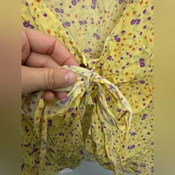 Women’s Favorite Daughter Yellow Floral Silk Crop Top Size Small Quiet Luxury - Picture 4 of 6